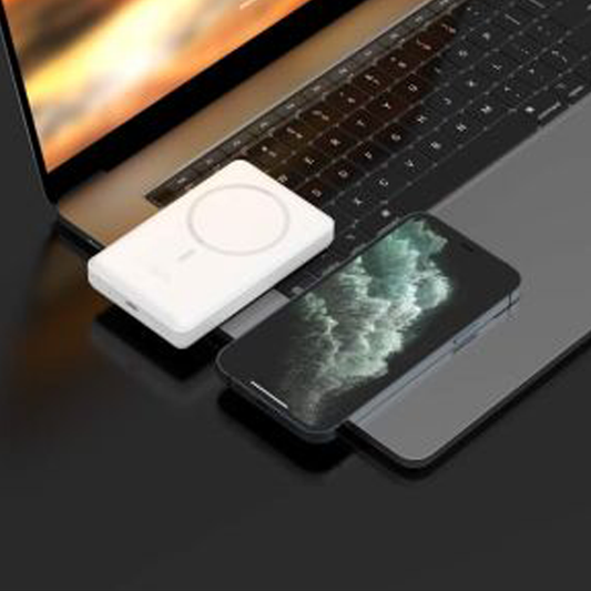 سيا باور بنك لاسلكي PB2001 بسعة 10000 مللي أمبير مع حامل - أبيض